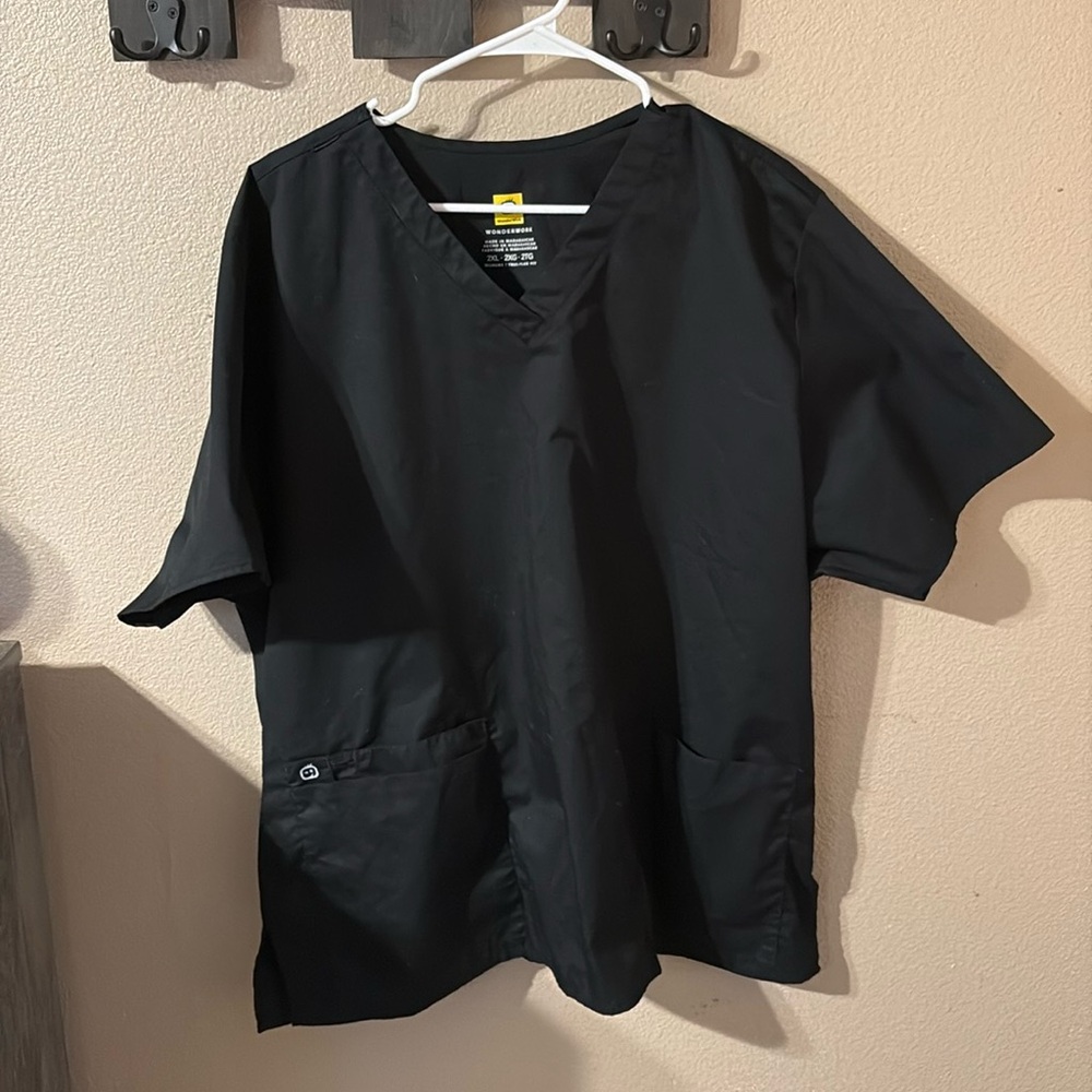 Scrub top